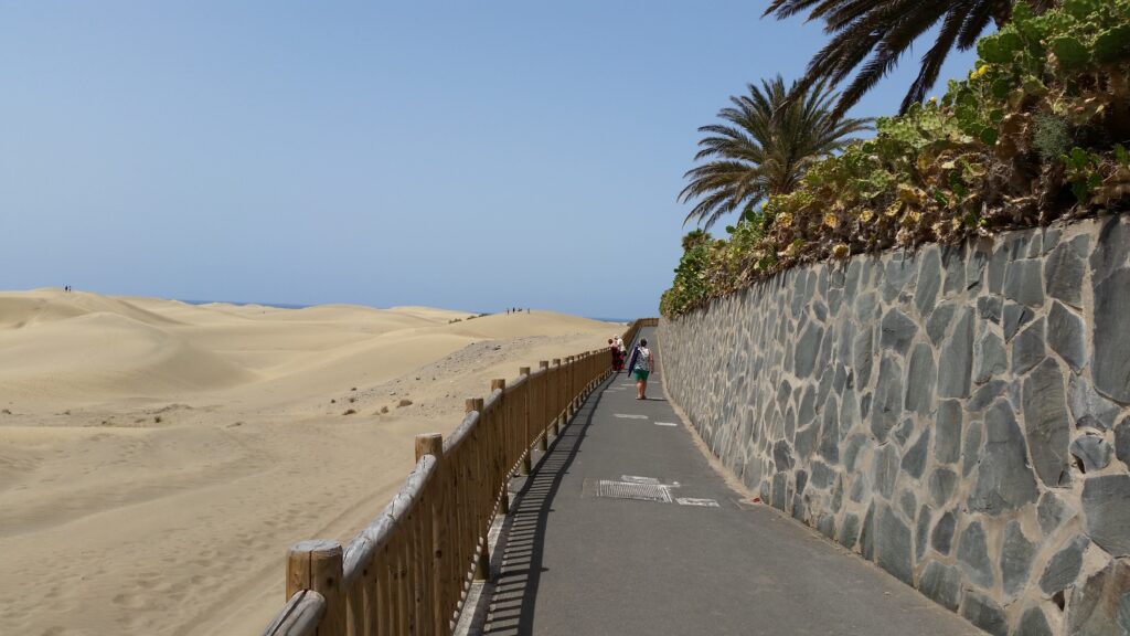 Paseo Costa Canario entlang der Dünen von Maspalomas (Gran Canaria)