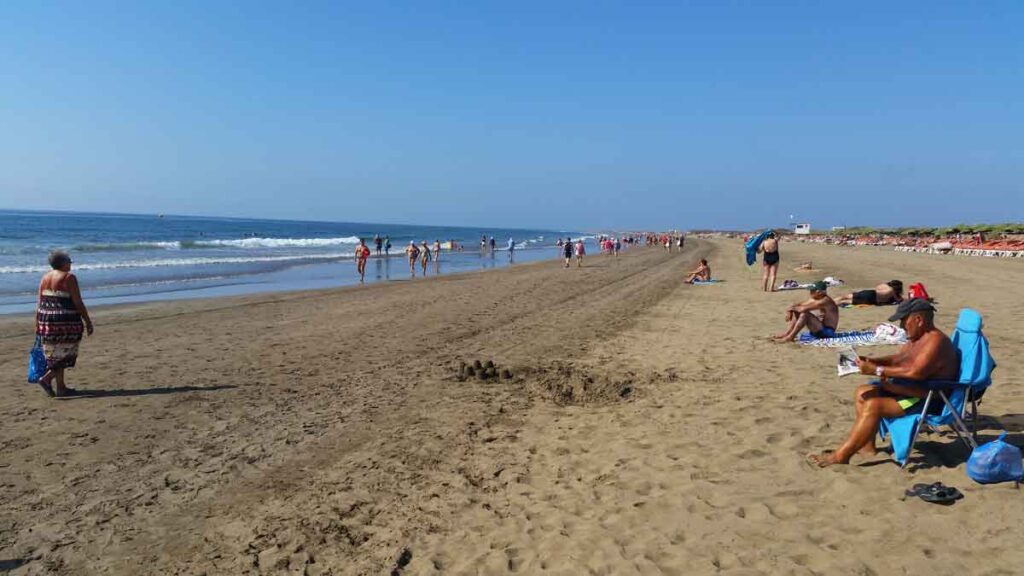 Een populaire strandwandeling van Playa del Inglés naar Maspalomas
Foto Verschueren Eddy